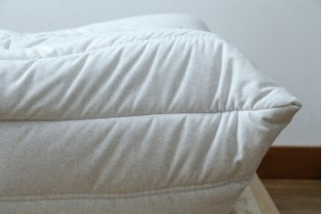 中古　極美品　2024年購入　Ligne roset(リーン・ロゼ)　ROSETTOGO(ロゼトーゴ)　DENDEN(デンデン)　50周年　保証書付き　洗練されたモダンデザインが目を引くパフ　(R-084651)