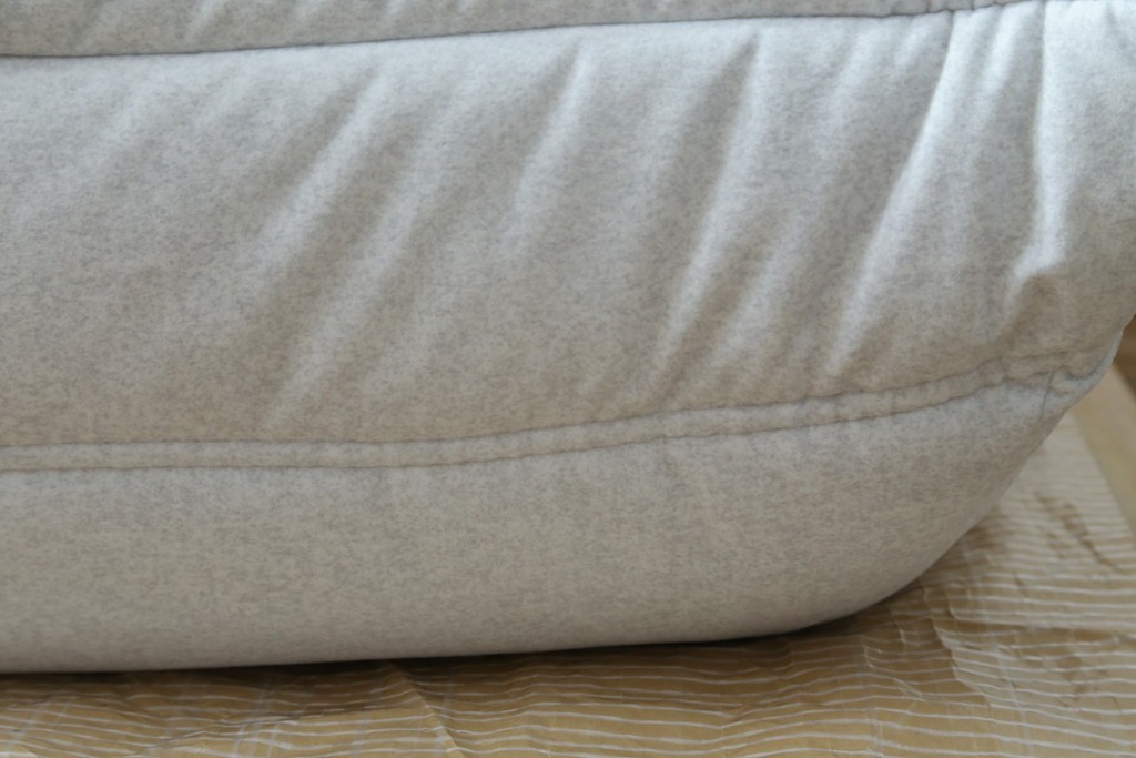 中古　極美品　2024年購入　Ligne roset(リーン・ロゼ)　ROSETTOGO(ロゼトーゴ)　DENDEN(デンデン)　50周年　保証書付き　洗練されたモダンデザインが目を引くパフ　(R-084651)