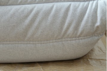 中古　極美品　2024年購入　Ligne roset(リーン・ロゼ)　ROSETTOGO(ロゼトーゴ)　DENDEN(デンデン)　50周年　保証書付き　洗練されたモダンデザインが目を引くパフ　(R-084651)