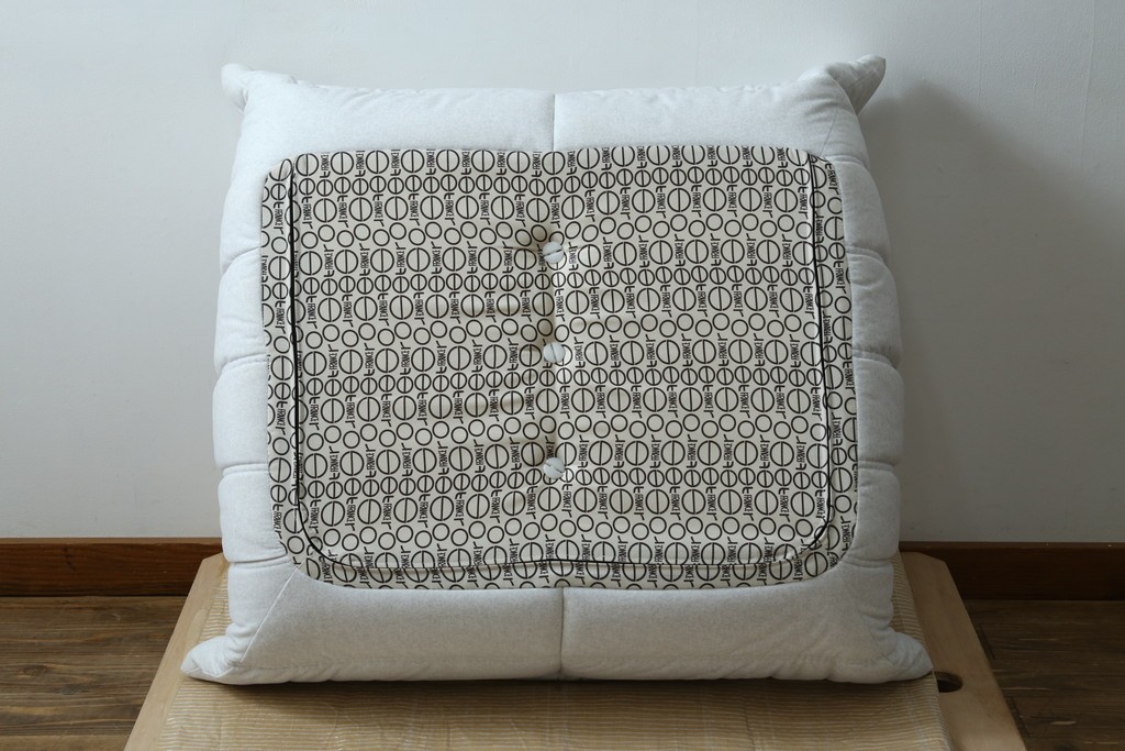 中古　極美品　2024年購入　Ligne roset(リーン・ロゼ)　ROSETTOGO(ロゼトーゴ)　DENDEN(デンデン)　50周年　保証書付き　洗練されたモダンデザインが目を引くパフ　(R-084651)