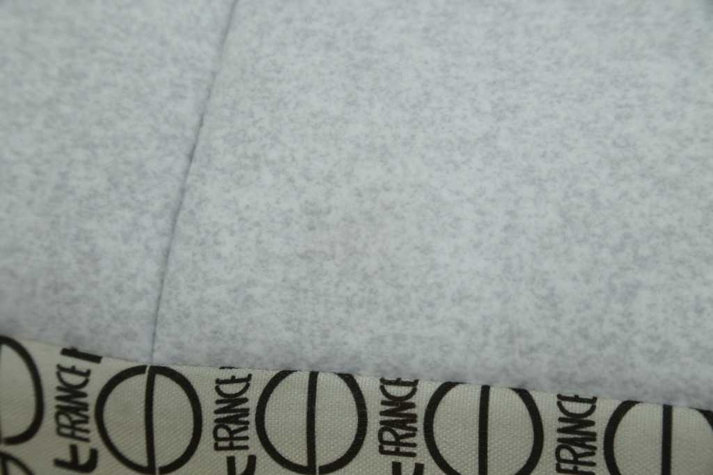 中古　極美品　2024年購入　Ligne roset(リーン・ロゼ)　ROSETTOGO(ロゼトーゴ)　DENDEN(デンデン)　50周年　保証書付き　洗練されたモダンデザインが目を引くパフ　(R-084651)