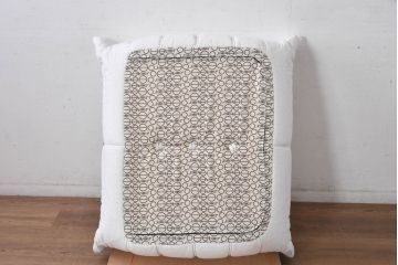 中古　極美品　2024年購入　Ligne roset(リーン・ロゼ)　ROSETTOGO(ロゼトーゴ)　DENDEN(デンデン)　50周年　保証書付き　洗練されたモダンデザインが目を引くパフ(オットマン、フットスツール、腰掛け、椅子、イス)(R-084651)