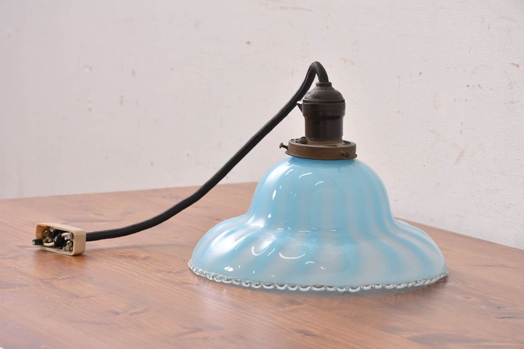 和製アンティーク　希少　戦前(大正から昭和初期)　青色縦縞とフリルデザインがかわいらしい玉付電笠　(R-084655)