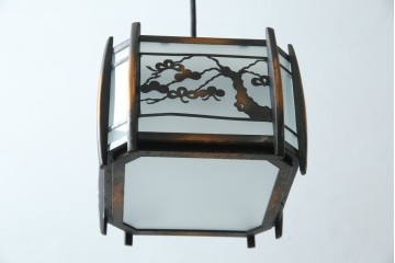 和製アンティーク　和の風情がたっぷりな松の木の意匠を施した真鍮(しんちゅう)フレームの天井照明　(R-084656)