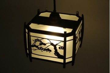 和製アンティーク　和の風情がたっぷりな松の木の意匠を施した真鍮(しんちゅう)フレームの天井照明　(R-084656)