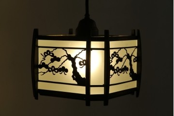 和製アンティーク　和の風情がたっぷりな松の木の意匠を施した真鍮(しんちゅう)フレームの天井照明　(R-084656)