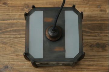 和製アンティーク　和の風情がたっぷりな松の木の意匠を施した真鍮(しんちゅう)フレームの天井照明　(R-084656)