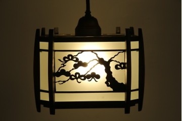 和製アンティーク　和の風情がたっぷりな松の木の意匠を施した真鍮(しんちゅう)フレームの天井照明　(R-084656)