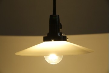 和製アンティーク　シンプルなフォルムで使いやすい平笠照明　(R-084657)