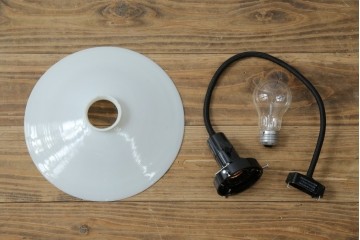 和製アンティーク　シンプルなフォルムで使いやすい平笠照明　(R-084657)