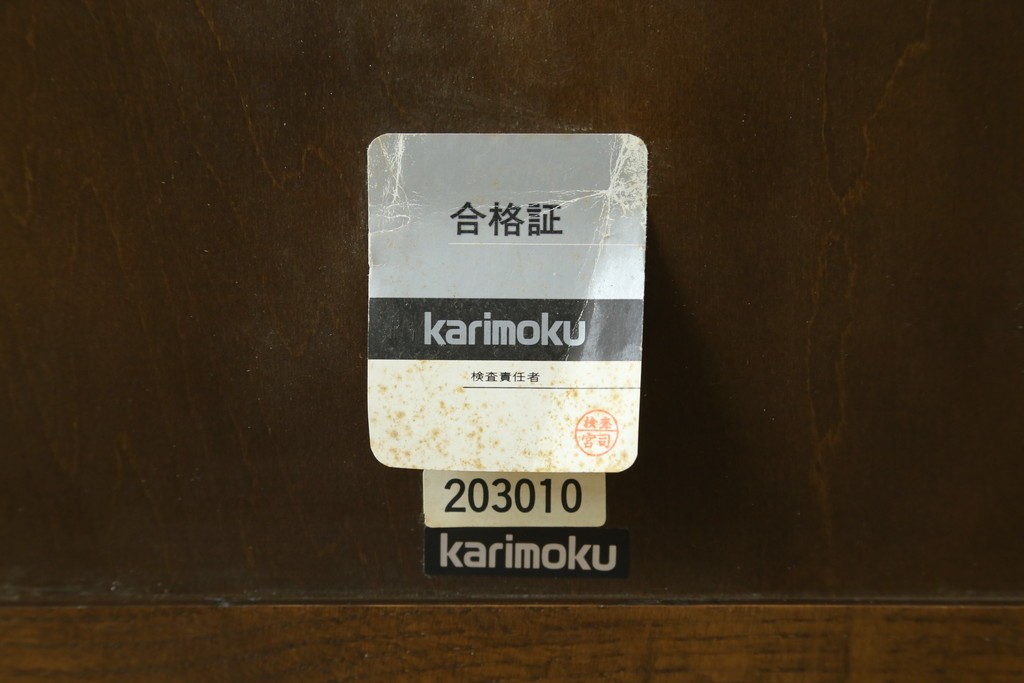 中古　美品　カリモク家具(karimoku)　お部屋に馴染みやすいシンプルな木製フレームのウォールミラー　(R-084662)