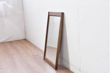 中古　美品　カリモク家具(karimoku)　お部屋に馴染みやすいシンプルな木製フレームのウォールミラー(姿見、壁掛け鏡)(R-084662)