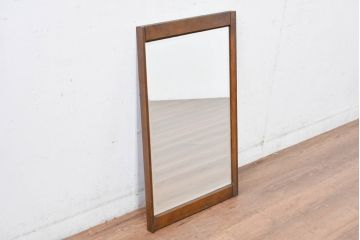中古　美品　カリモク家具(karimoku)　お部屋に馴染みやすいシンプルな木製フレームのウォールミラー(姿見、壁掛け鏡)(R-084662)