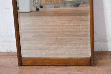 中古　美品　カリモク家具(karimoku)　お部屋に馴染みやすいシンプルな木製フレームのウォールミラー(姿見、壁掛け鏡)(R-084662)