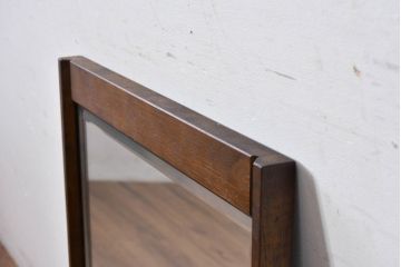 中古　美品　カリモク家具(karimoku)　お部屋に馴染みやすいシンプルな木製フレームのウォールミラー(姿見、壁掛け鏡)(R-084662)