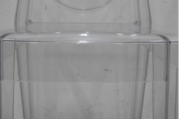 中古　イタリア　カルテル(Kartell)　ビクトリアゴースト(VICTORIA GHOST)　幾何学的なデザインが目を引くチェア2脚セット(ダイニングチェア、椅子、イス、バラ売り可能)(定価2脚で約10万円)(R-084664)