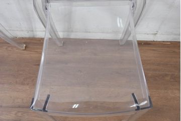 中古　イタリア　カルテル(Kartell)　ビクトリアゴースト(VICTORIA GHOST)　幾何学的なデザインが目を引くチェア2脚セット(ダイニングチェア、椅子、イス、バラ売り可能)(定価2脚で約10万円)(R-084664)