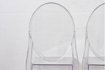 中古　イタリア　カルテル(Kartell)　ビクトリアゴースト(VICTORIA GHOST)　幾何学的なデザインが目を引くチェア2脚セット(ダイニングチェア、椅子、イス、バラ売り可能)(定価2脚で約10万円)(R-084664)