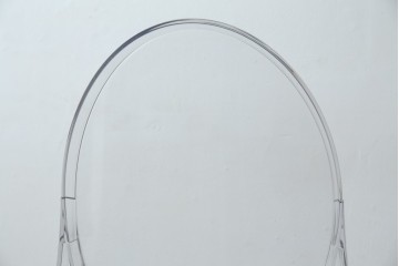 中古　イタリア　カルテル(Kartell)　ビクトリアゴースト(VICTORIA GHOST)　幾何学的なデザインが目を引くチェア2脚セット(ダイニングチェア、椅子、イス、バラ売り可能)(定価2脚で約10万円)(R-084664)