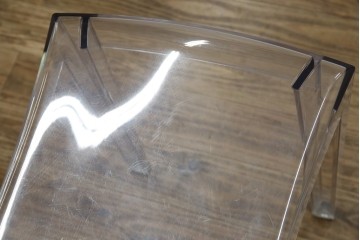 中古　イタリア　カルテル(Kartell)　ビクトリアゴースト(VICTORIA GHOST)　幾何学的なデザインが目を引くチェア2脚セット(ダイニングチェア、椅子、イス、バラ売り可能)(定価2脚で約10万円)(R-084664)