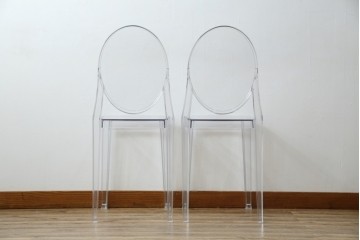 中古　イタリア　カルテル(Kartell)　ビクトリアゴースト(VICTORIA GHOST)　幾何学的なデザインが目を引くチェア2脚セット(ダイニングチェア、椅子、イス、バラ売り可能)(定価2脚で約10万円)(R-084664)