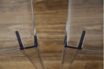 中古　イタリア　カルテル(Kartell)　ビクトリアゴースト(VICTORIA GHOST)　幾何学的なデザインが目を引くチェア2脚セット(ダイニングチェア、椅子、イス、バラ売り可能)(定価2脚で約10万円)(R-084664)