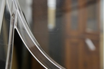 中古　イタリア　カルテル(Kartell)　ビクトリアゴースト(VICTORIA GHOST)　幾何学的なデザインが目を引くチェア2脚セット(ダイニングチェア、椅子、イス、バラ売り可能)(定価2脚で約10万円)(R-084664)