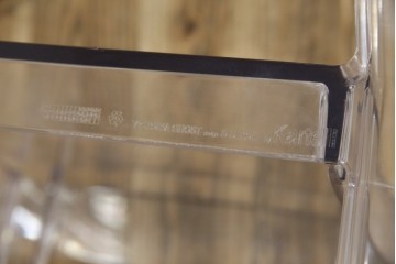 中古　イタリア　カルテル(Kartell)　ビクトリアゴースト(VICTORIA GHOST)　幾何学的なデザインが目を引くチェア2脚セット(ダイニングチェア、椅子、イス、バラ売り可能)(定価2脚で約10万円)(R-084664)