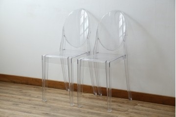 中古　イタリア　カルテル(Kartell)　ビクトリアゴースト(VICTORIA GHOST)　幾何学的なデザインが目を引くチェア2脚セット(ダイニングチェア、椅子、イス、バラ売り可能)(定価2脚で約10万円)(R-084664)
