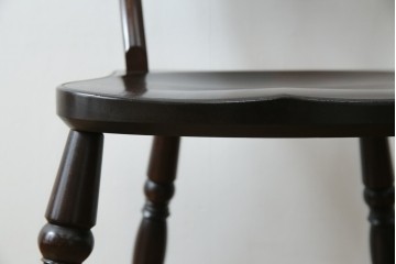 中古　美品　松本民芸家具　背貫のデザインが目を引くB型ワイコムチェア　定価約12万円相当　(R-084665)