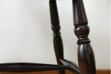 中古　美品　松本民芸家具　背貫のデザインが目を引くB型ワイコムチェア　定価約12万円相当　(R-084665)