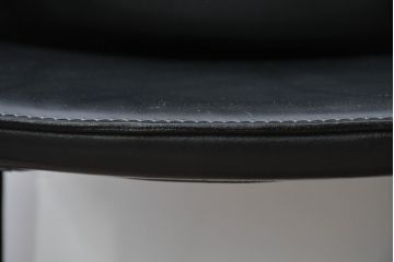 中古　美品　Cassina(カッシーナ)　412　CAB(キャブ)　MARIO BELLINI(マリオベリーニ)　シックでラグジュアリーな雰囲気を高めるアームレスチェア4脚セット(キャブチェア、ダイニングチェア、椅子、イス、バラ売り可能)(定価約120万円)(R-084667)
