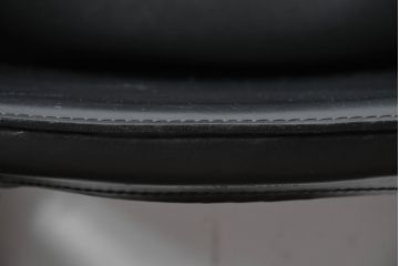 中古　美品　Cassina(カッシーナ)　412　CAB(キャブ)　MARIO BELLINI(マリオベリーニ)　シックでラグジュアリーな雰囲気を高めるアームレスチェア4脚セット(キャブチェア、ダイニングチェア、椅子、イス、バラ売り可能)(定価約120万円)(R-084667)