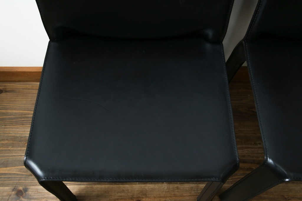 中古　美品　Cassina(カッシーナ)　412　CAB(キャブ)　MARIO BELLINI(マリオベリーニ)　シックでラグジュアリーな雰囲気を高めるアームレスチェア4脚　セット定価約120万円相当　(R-084667)