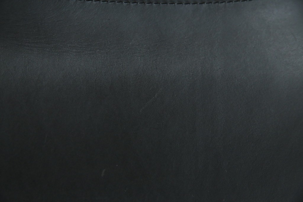 中古　美品　Cassina(カッシーナ)　412　CAB(キャブ)　MARIO BELLINI(マリオベリーニ)　シックでラグジュアリーな雰囲気を高めるアームレスチェア4脚　セット定価約120万円相当　(R-084667)