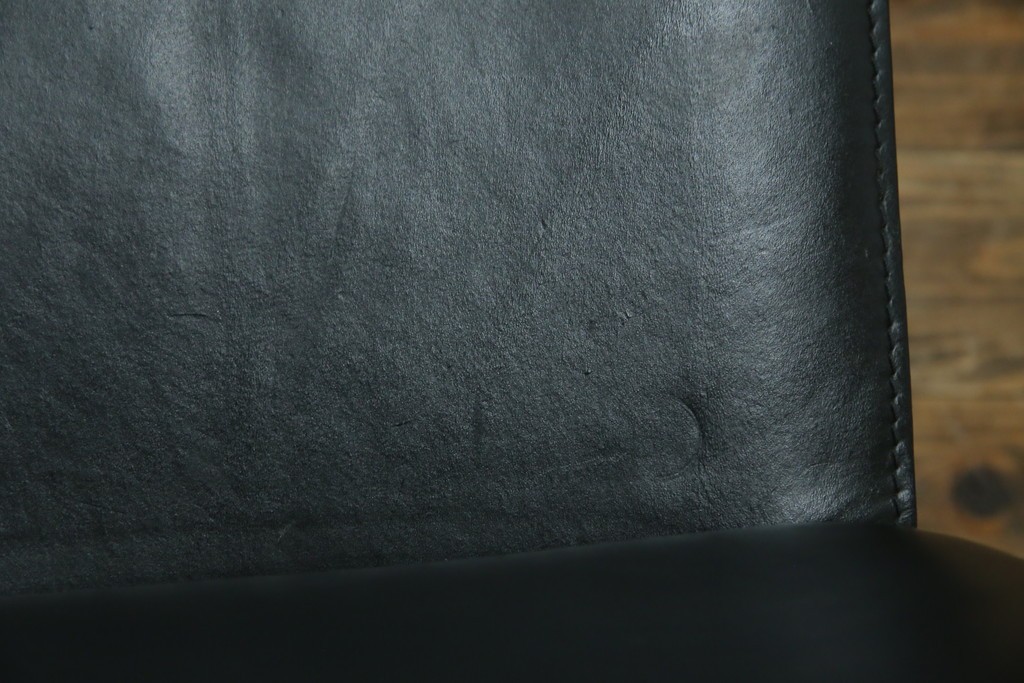 中古　美品　Cassina(カッシーナ)　412　CAB(キャブ)　MARIO BELLINI(マリオベリーニ)　シックでラグジュアリーな雰囲気を高めるアームレスチェア4脚　セット定価約120万円相当　(R-084667)