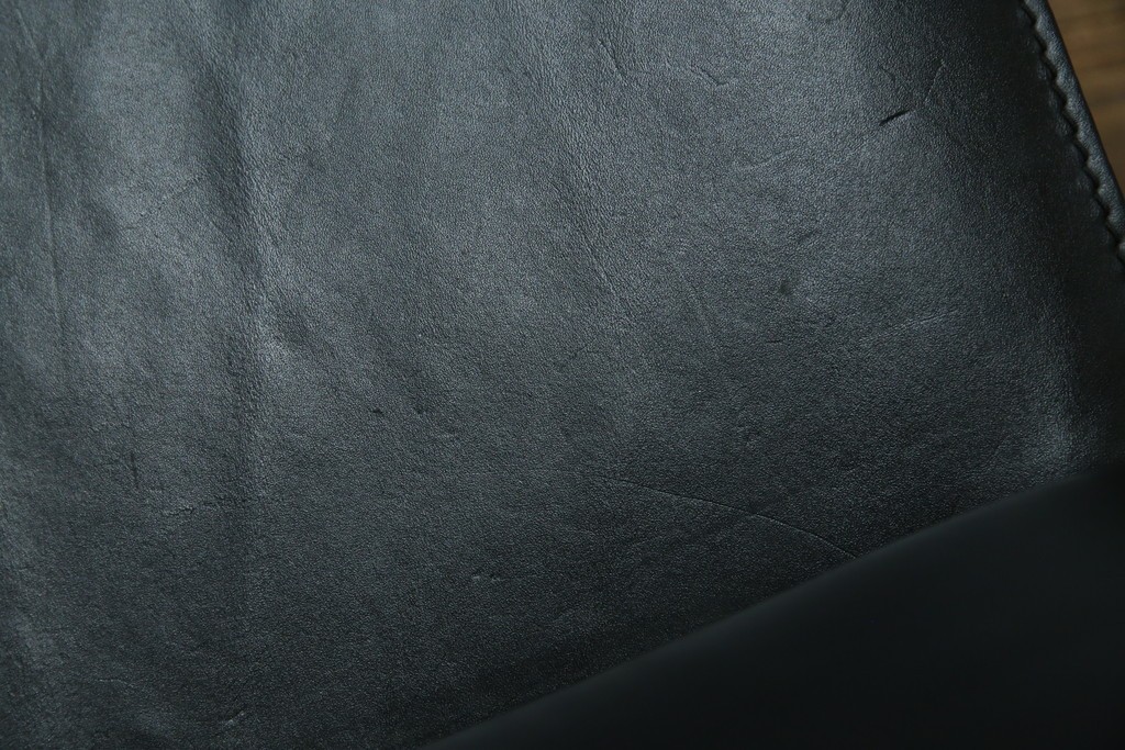 中古　美品　Cassina(カッシーナ)　412　CAB(キャブ)　MARIO BELLINI(マリオベリーニ)　シックでラグジュアリーな雰囲気を高めるアームレスチェア4脚　セット定価約120万円相当　(R-084667)