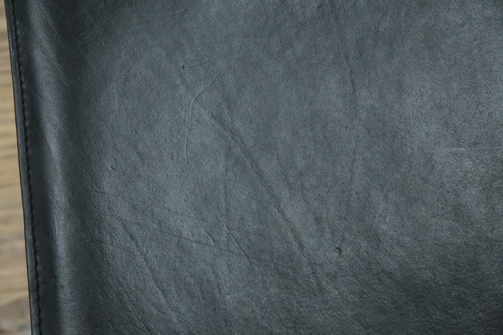 中古　美品　Cassina(カッシーナ)　412　CAB(キャブ)　MARIO BELLINI(マリオベリーニ)　シックでラグジュアリーな雰囲気を高めるアームレスチェア4脚　セット定価約120万円相当　(R-084667)