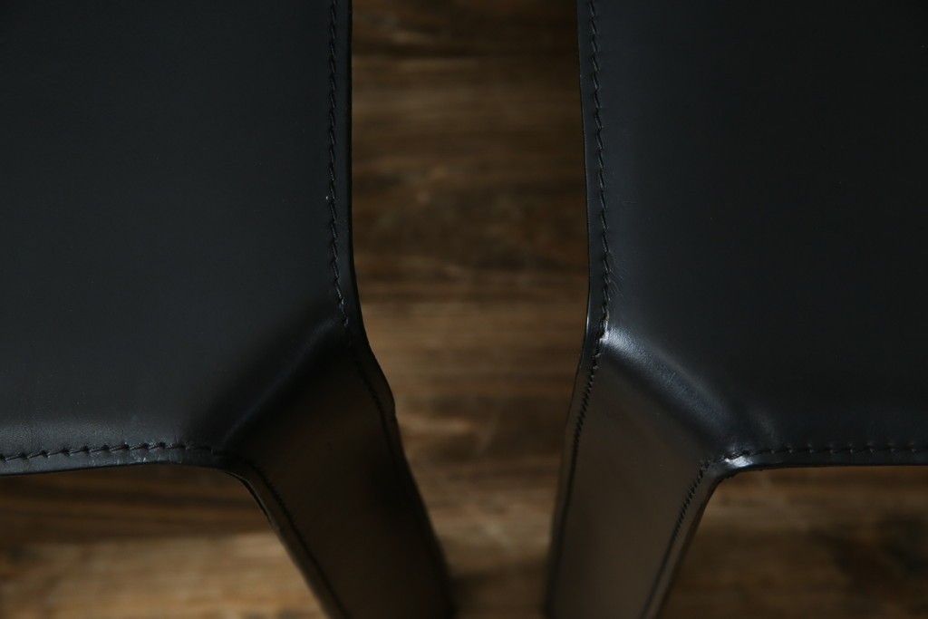 中古　美品　Cassina(カッシーナ)　412　CAB(キャブ)　MARIO BELLINI(マリオベリーニ)　シックでラグジュアリーな雰囲気を高めるアームレスチェア4脚　セット定価約120万円相当　(R-084667)