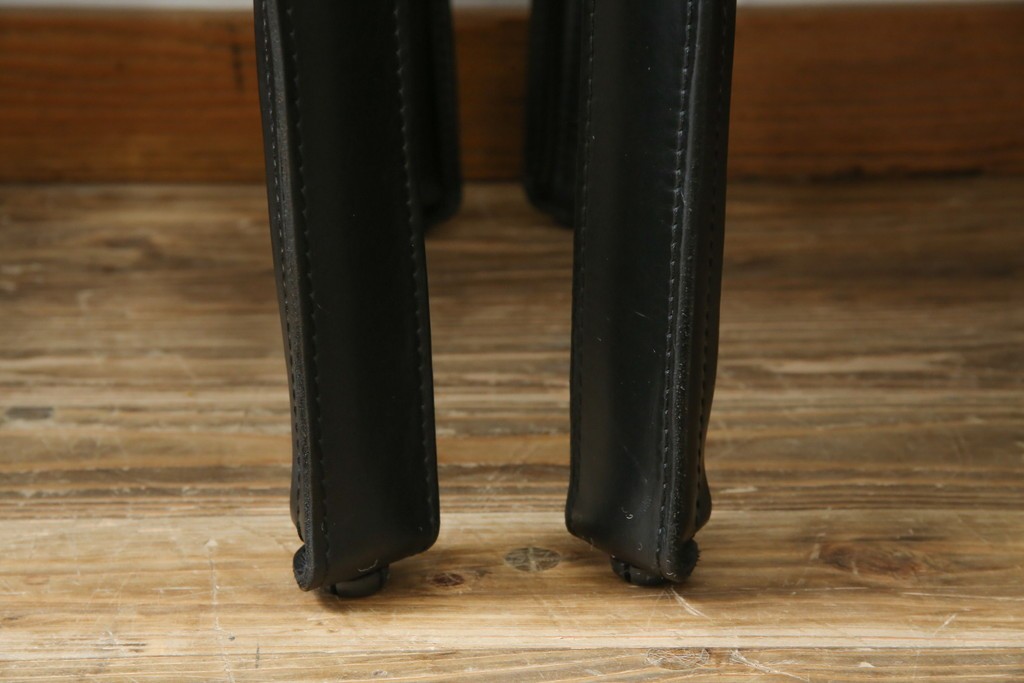 中古　美品　Cassina(カッシーナ)　412　CAB(キャブ)　MARIO BELLINI(マリオベリーニ)　シックでラグジュアリーな雰囲気を高めるアームレスチェア4脚　セット定価約120万円相当　(R-084667)