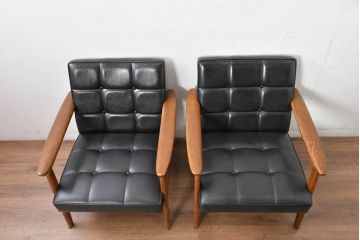 和製ビンテージ　美品　オールドカリモク　カリモク家具(karimoku)　合皮　上質なモダン空間を演出するKチェア2脚セット(1シーター、1人掛け、一人掛け、アームチェア、椅子、イス、ヴィンテージ、バラ売り可能)(R-084668)