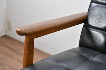 和製ビンテージ　美品　オールドカリモク　カリモク家具(karimoku)　合皮　上質なモダン空間を演出するKチェア2脚セット(1シーター、1人掛け、一人掛け、アームチェア、椅子、イス、ヴィンテージ、バラ売り可能)(R-084668)