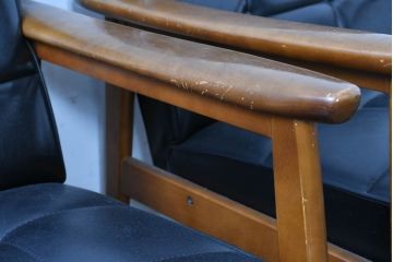 和製ビンテージ　美品　オールドカリモク　カリモク家具(karimoku)　合皮　上質なモダン空間を演出するKチェア2脚セット(1シーター、1人掛け、一人掛け、アームチェア、椅子、イス、ヴィンテージ、バラ売り可能)(R-084668)