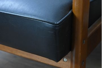 和製ビンテージ　美品　オールドカリモク　カリモク家具(karimoku)　合皮　上質なモダン空間を演出するKチェア2脚セット(1シーター、1人掛け、一人掛け、アームチェア、椅子、イス、ヴィンテージ、バラ売り可能)(R-084668)