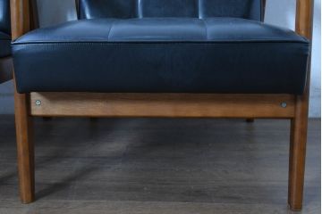 和製ビンテージ　美品　オールドカリモク　カリモク家具(karimoku)　合皮　上質なモダン空間を演出するKチェア2脚セット(1シーター、1人掛け、一人掛け、アームチェア、椅子、イス、ヴィンテージ、バラ売り可能)(R-084668)