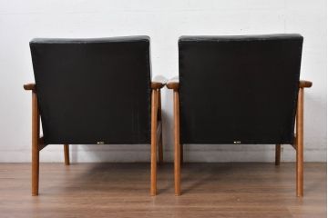 和製ビンテージ　美品　オールドカリモク　カリモク家具(karimoku)　合皮　上質なモダン空間を演出するKチェア2脚セット(1シーター、1人掛け、一人掛け、アームチェア、椅子、イス、ヴィンテージ、バラ売り可能)(R-084668)
