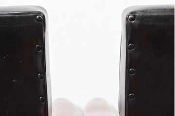 和製ビンテージ　美品　オールドカリモク　カリモク家具(karimoku)　合皮　上質なモダン空間を演出するKチェア2脚セット(1シーター、1人掛け、一人掛け、アームチェア、椅子、イス、ヴィンテージ、バラ売り可能)(R-084668)