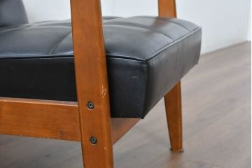 和製ビンテージ　美品　オールドカリモク　カリモク家具(karimoku)　合皮　上質なモダン空間を演出するKチェア2脚セット(1シーター、1人掛け、一人掛け、アームチェア、椅子、イス、ヴィンテージ、バラ売り可能)(R-084668)