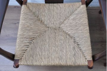 中古　美品　松本民芸家具　#77型曲肘付きイス　ラッシ座(ガマ座)がお洒落な曲肘イス2脚セット(アームチェア、椅子、ダイニングチェア、1Pソファ、1人掛けソファ、一人掛けソファ、バラ売り可能)(定価約55万円)(R-084671)