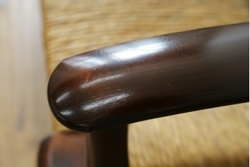 中古　松本民芸家具　#77型　ラッシ座(ガマ座)　和モダンな雰囲気を醸し出す3人掛け曲肘イス　定価約45万円　(R-084672)